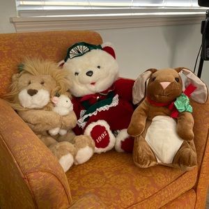 Lot of 3 Christmas stuffed animals.
